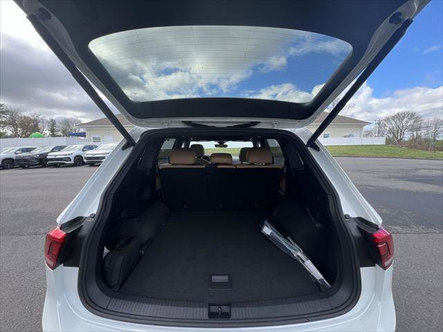 Certified 2022 Volkswagen Tiguan SE R-Line AWD/4WD image 23