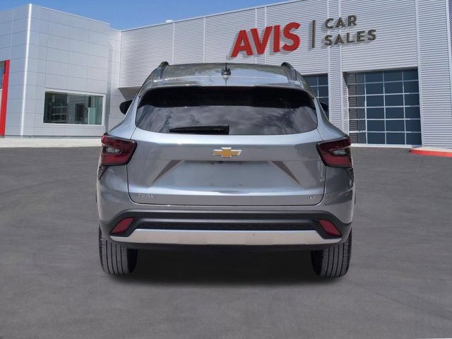 Used 2025 Chevrolet Trax LT w/ LT Convenience Package FWD image 7