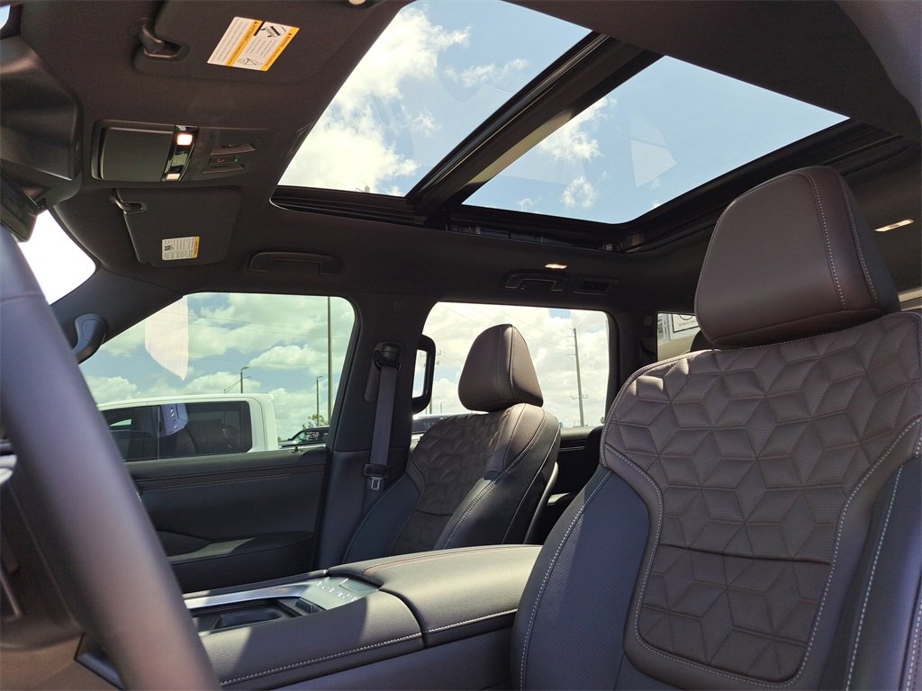 New 2025 Nissan Armada Platinum Reserve image 10