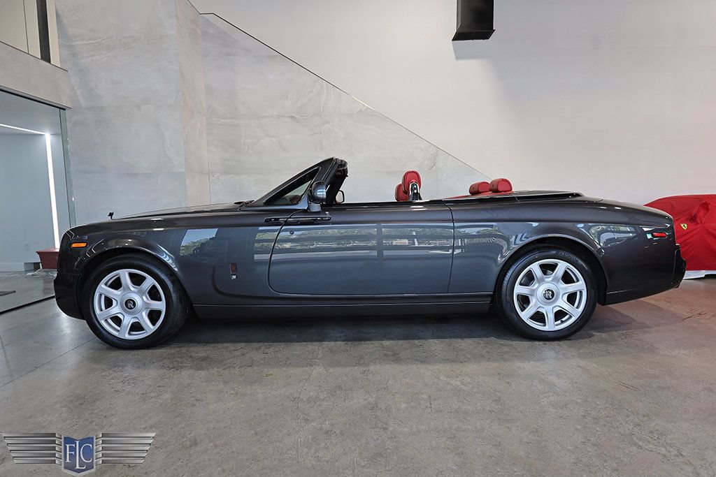 Used 2017 Rolls-Royce Phantom Drophead Coupe RWD image 46
