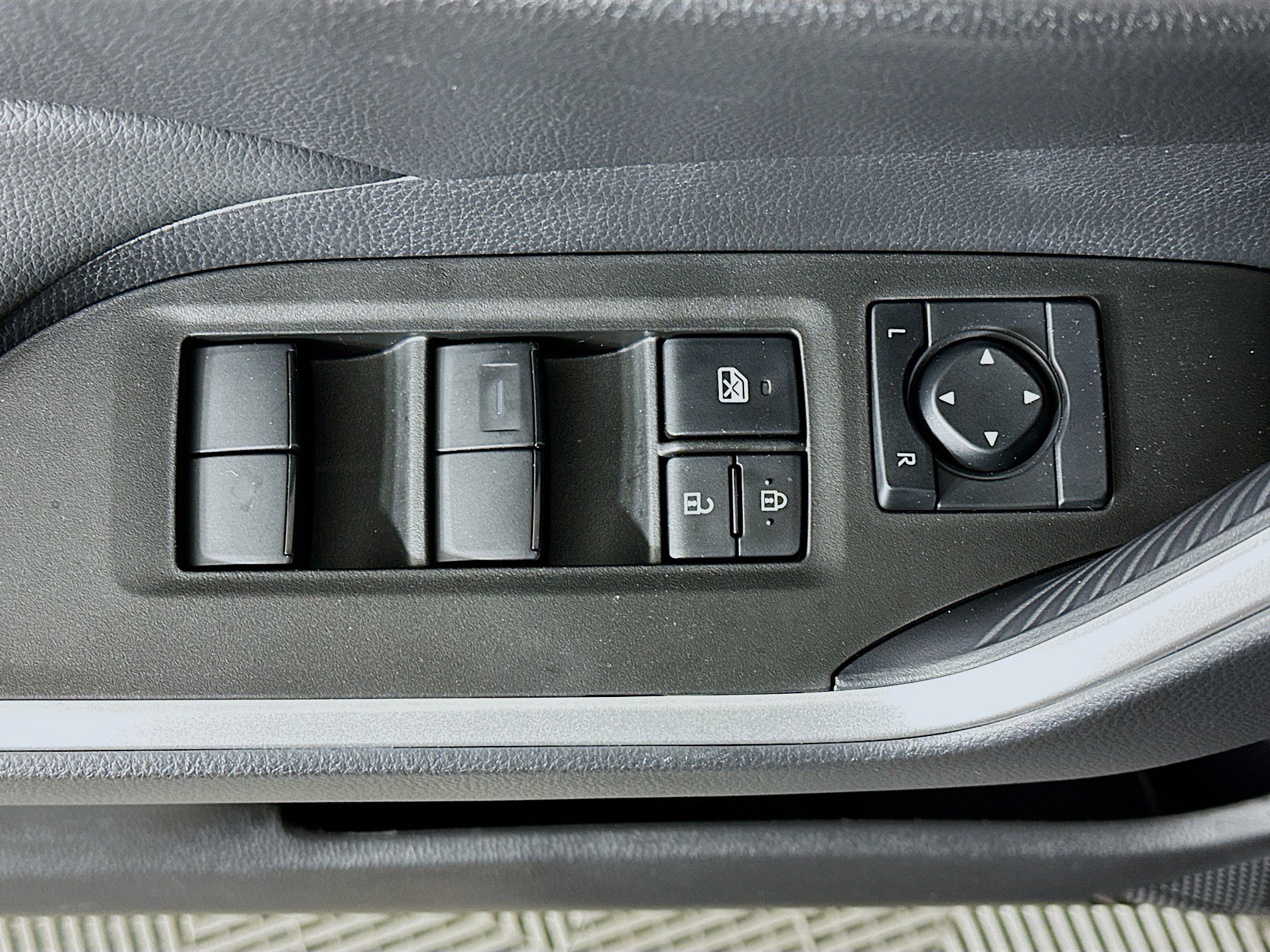 Used 2025 Toyota RAV4 LE image 15