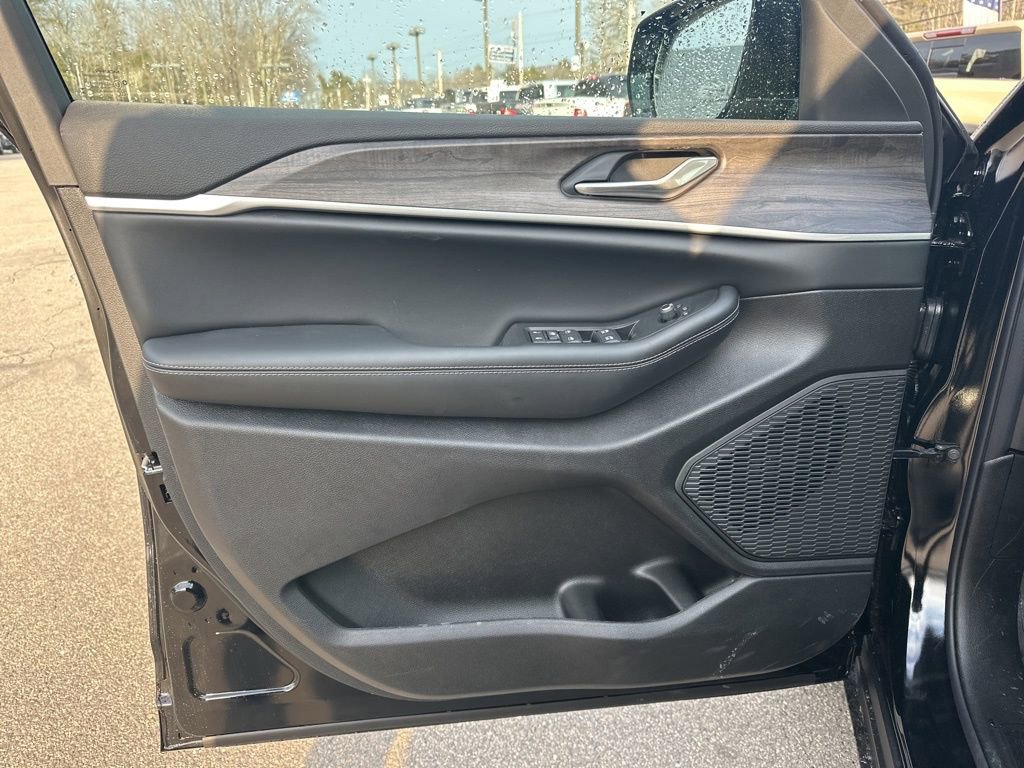 New 2026 Jeep Grand Cherokee Laredo image 11