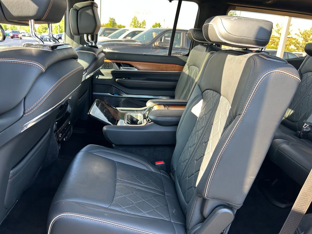 Used 2023 Jeep Grand Wagoneer Series III AWD/4WD image 25
