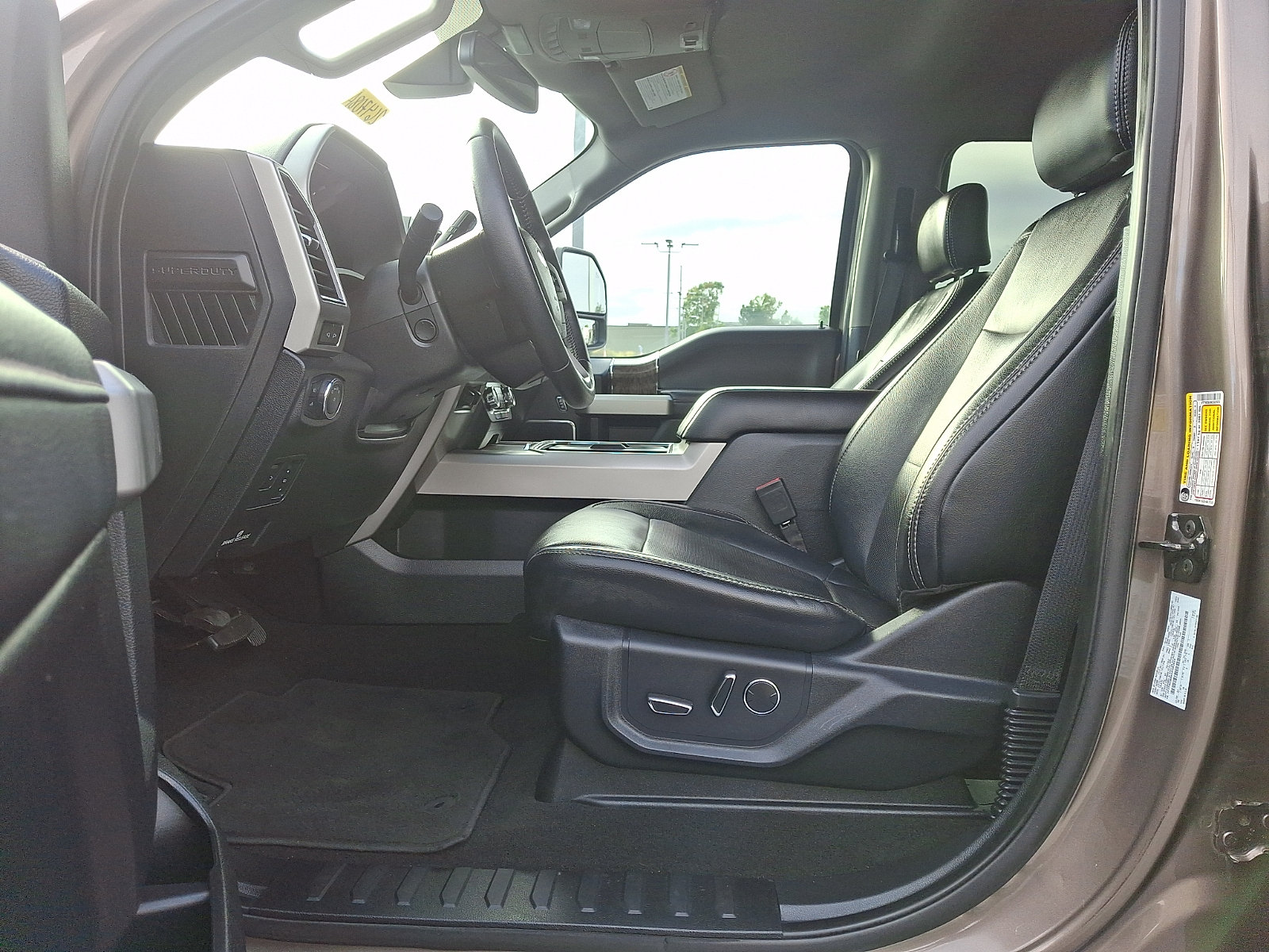 Used 2019 Ford F250 Lariat w/ Lariat Ultimate Package AWD/4WD image 15