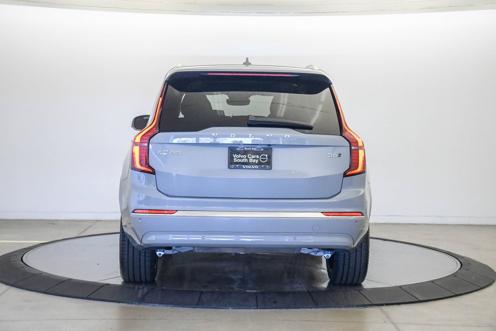 Certified 2026 Volvo XC90 B6 Plus AWD/4WD image 3
