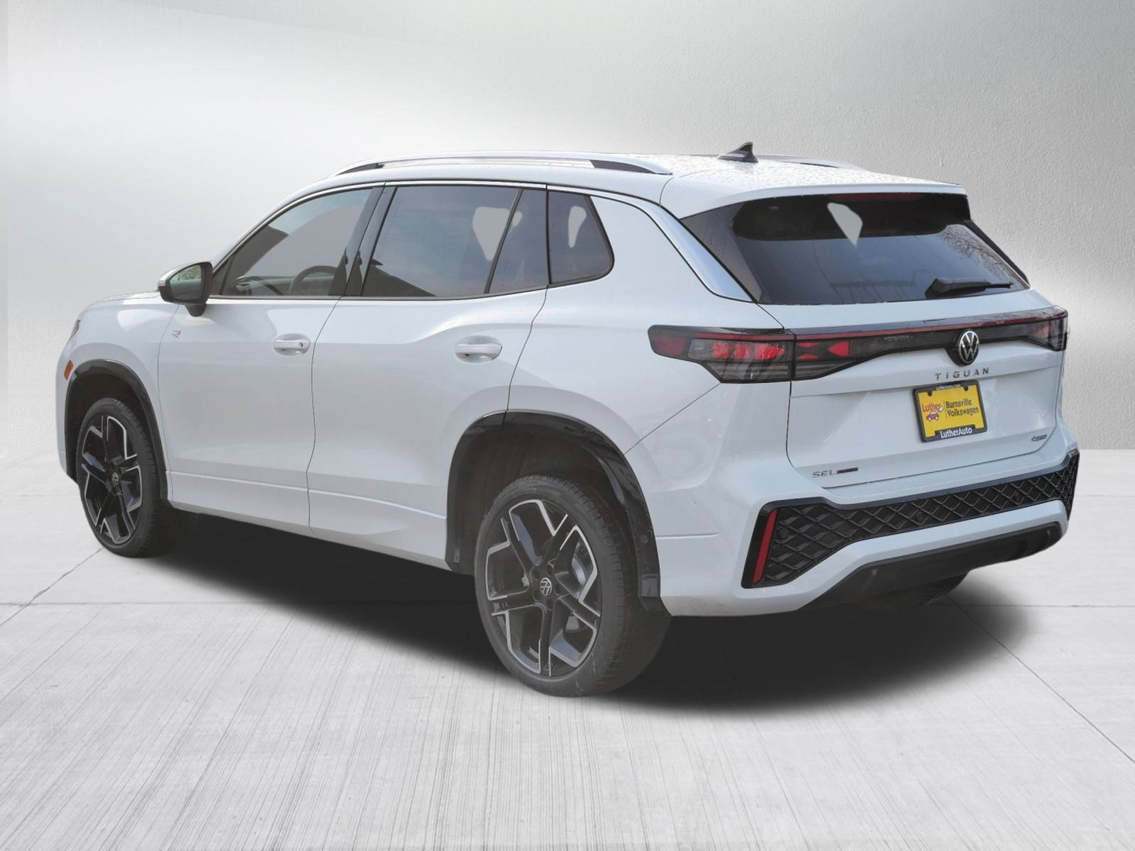 New 2026 Volkswagen Tiguan SEL R-Line image 3