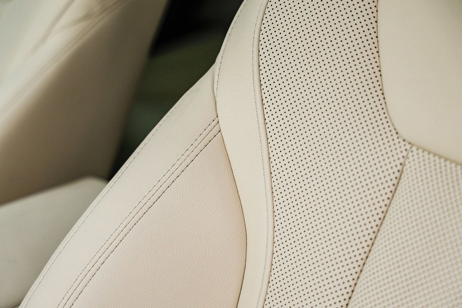 Used 2025 BMW i4 eDrive40 w/ Premium Package image 25