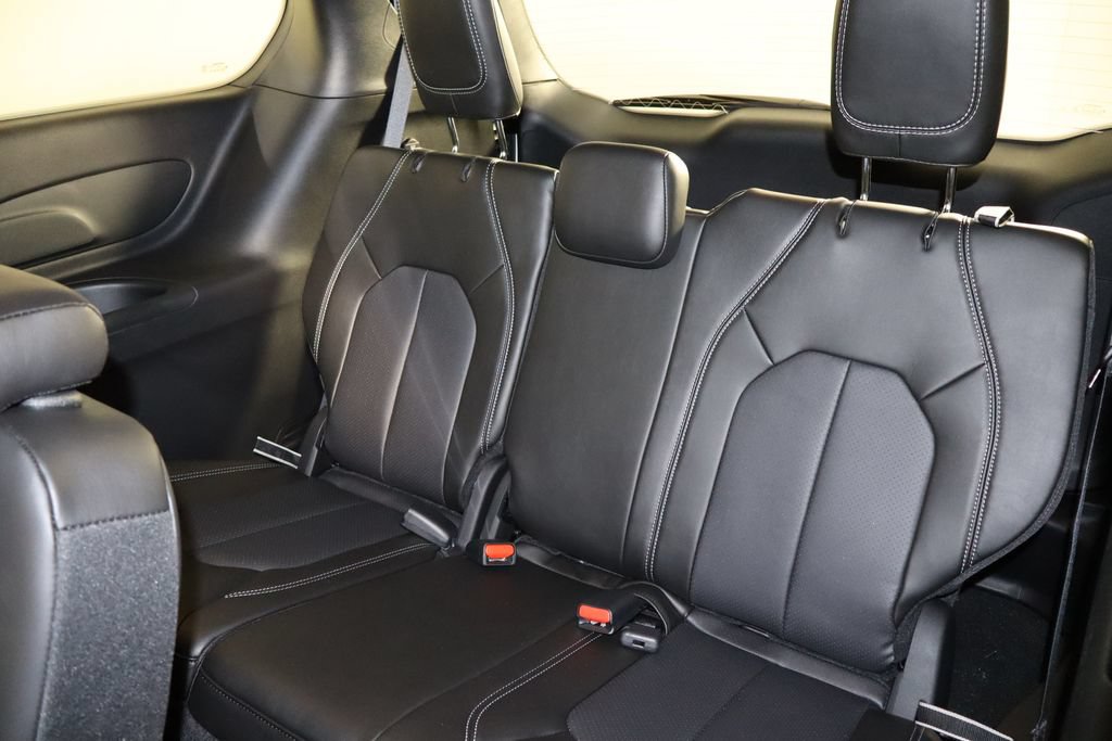 New 2027 Chrysler Pacifica Select FWD image 17