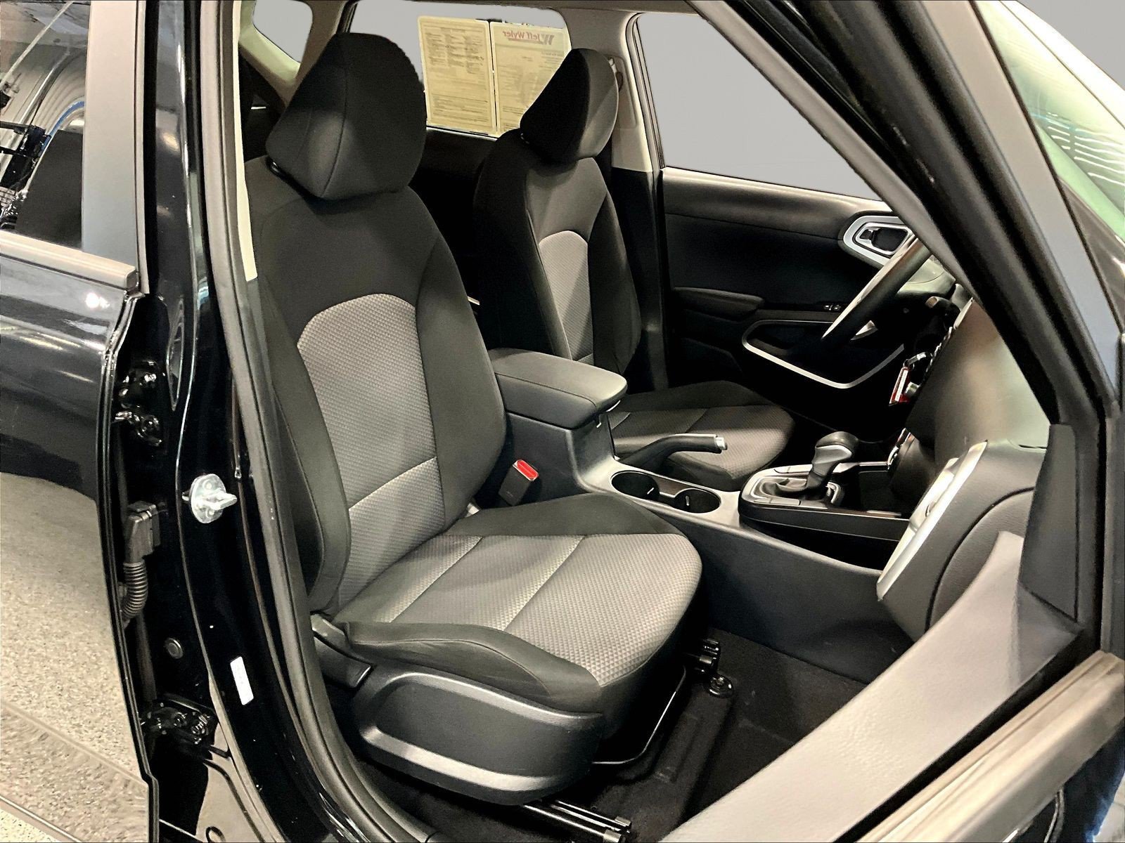 Used 2024 Kia Soul LX FWD image 28