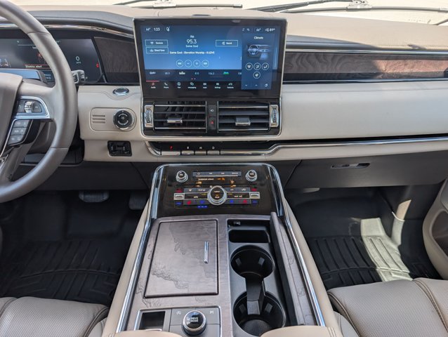 Used 2023 Lincoln Navigator Reserve RWD image 7