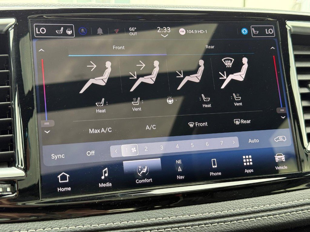 Used 2025 Chrysler Pacifica Limited image 19