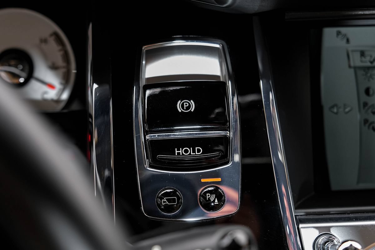 Used 2016 Rolls-Royce Wraith RWD image 30