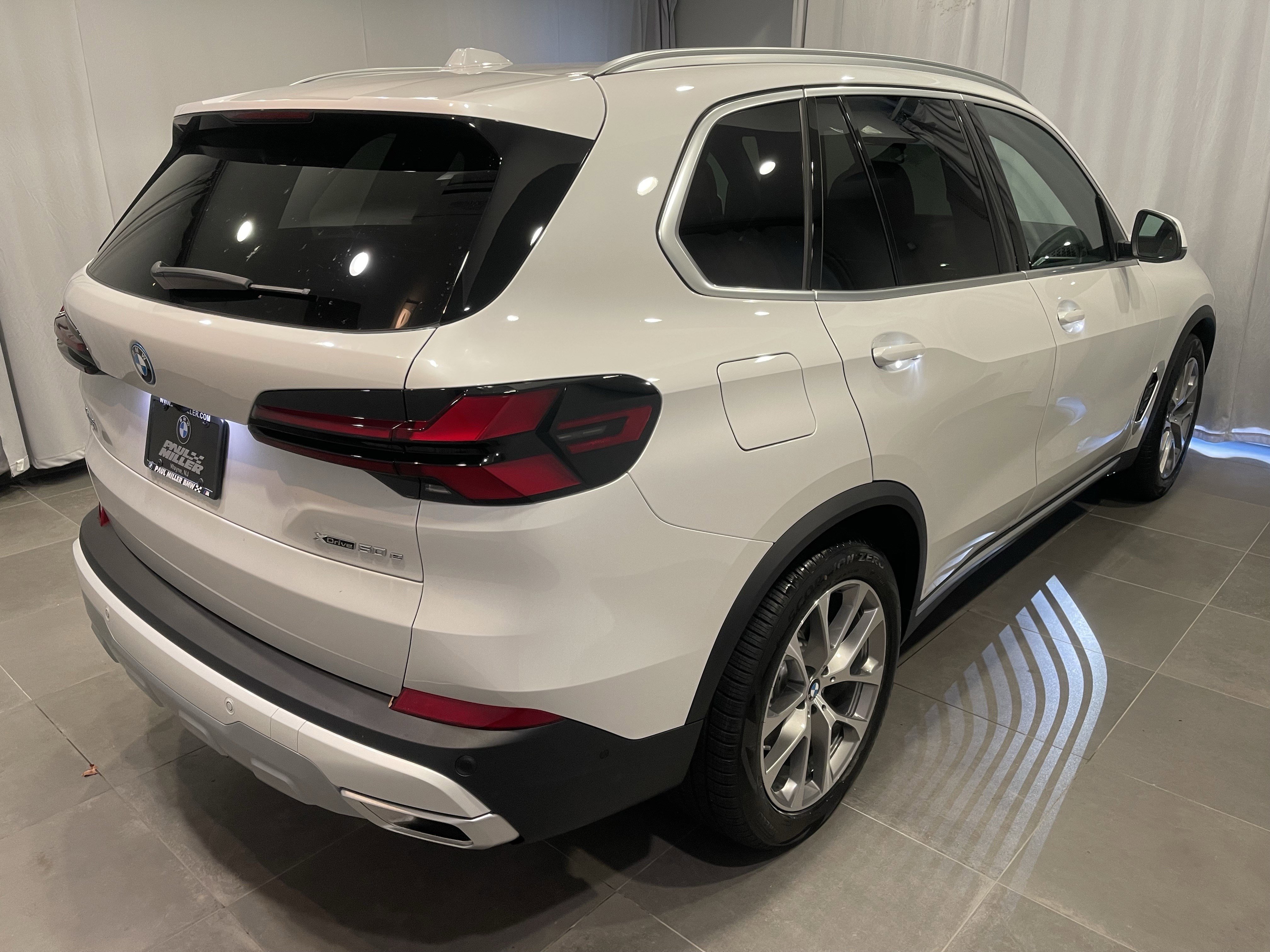 New 2026 BMW X5 xDrive50e w/ Climate Comfort Package AWD/4WD image 6