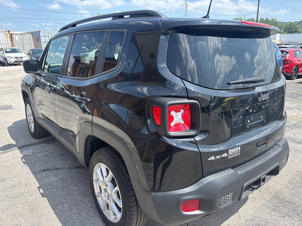 Used 2021 Jeep Renegade Latitude w/ Sun & Sound Group image 11