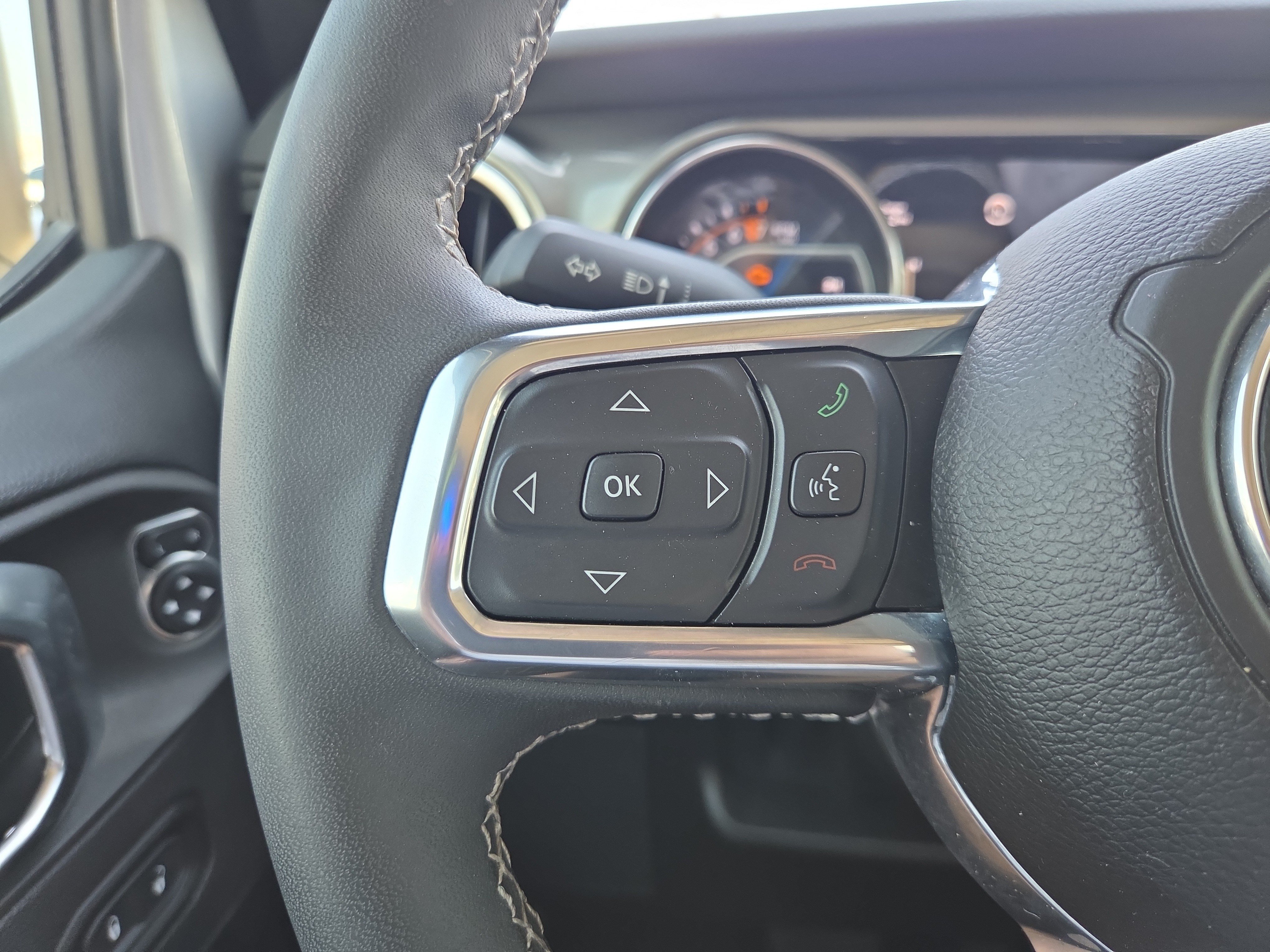 Used 2023 Jeep Gladiator Overland AWD/4WD image 11