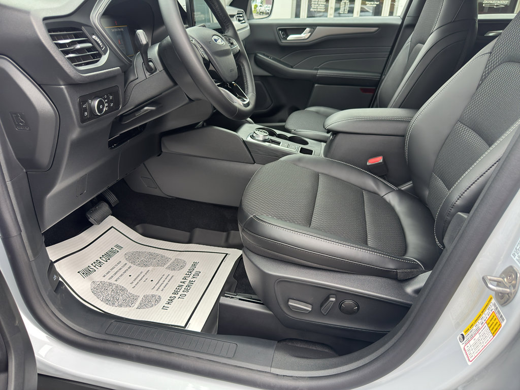 New 2025 Ford Escape SE image 23