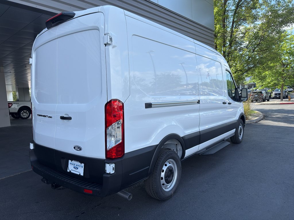 New 2026 Ford Transit 250 148 Medium Roof RWD image 4
