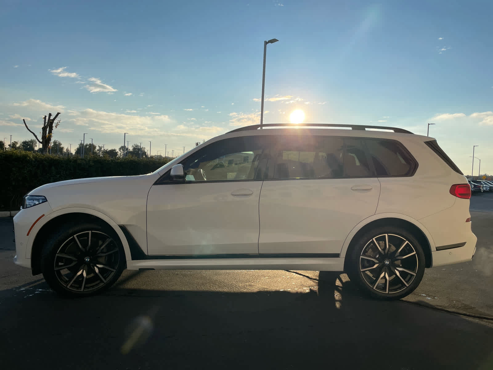 Used 2019 BMW X7 xDrive50i w/ M Sport Package image 3
