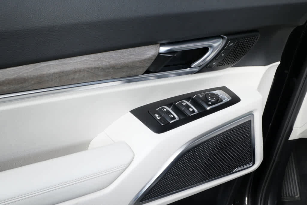 Used 2021 Kia Telluride SX w/ SX Prestige Package image 4