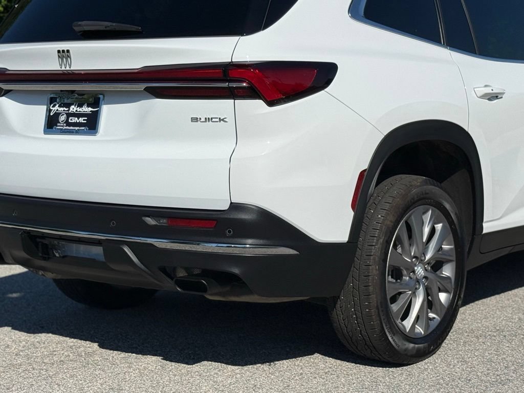 Used 2025 Buick Enclave Preferred AWD/4WD image 15