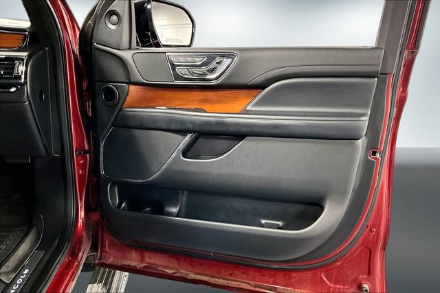 Used 2019 Lincoln Navigator Reserve AWD/4WD image 27