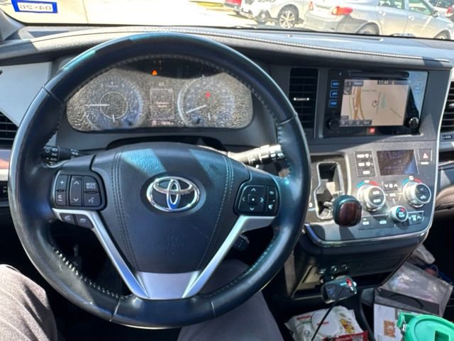 Used 2017 Toyota Sienna Limited Premium FWD image 13