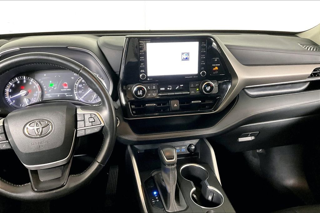 Used 2022 Toyota Highlander XLE image 6