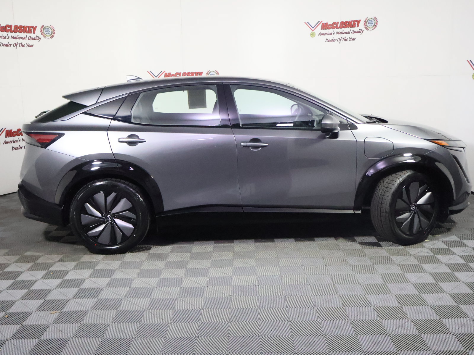 Used 2024 Nissan Ariya AWD image 3