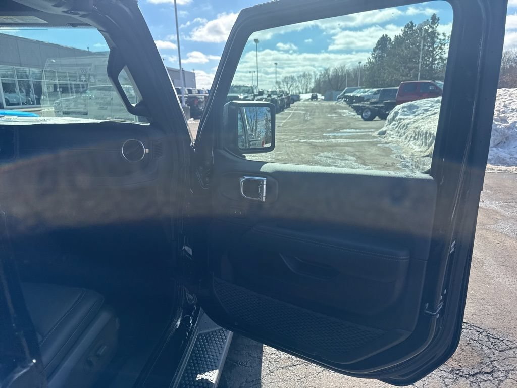 New 2025 Jeep Wrangler Unlimited Sahara AWD/4WD image 46