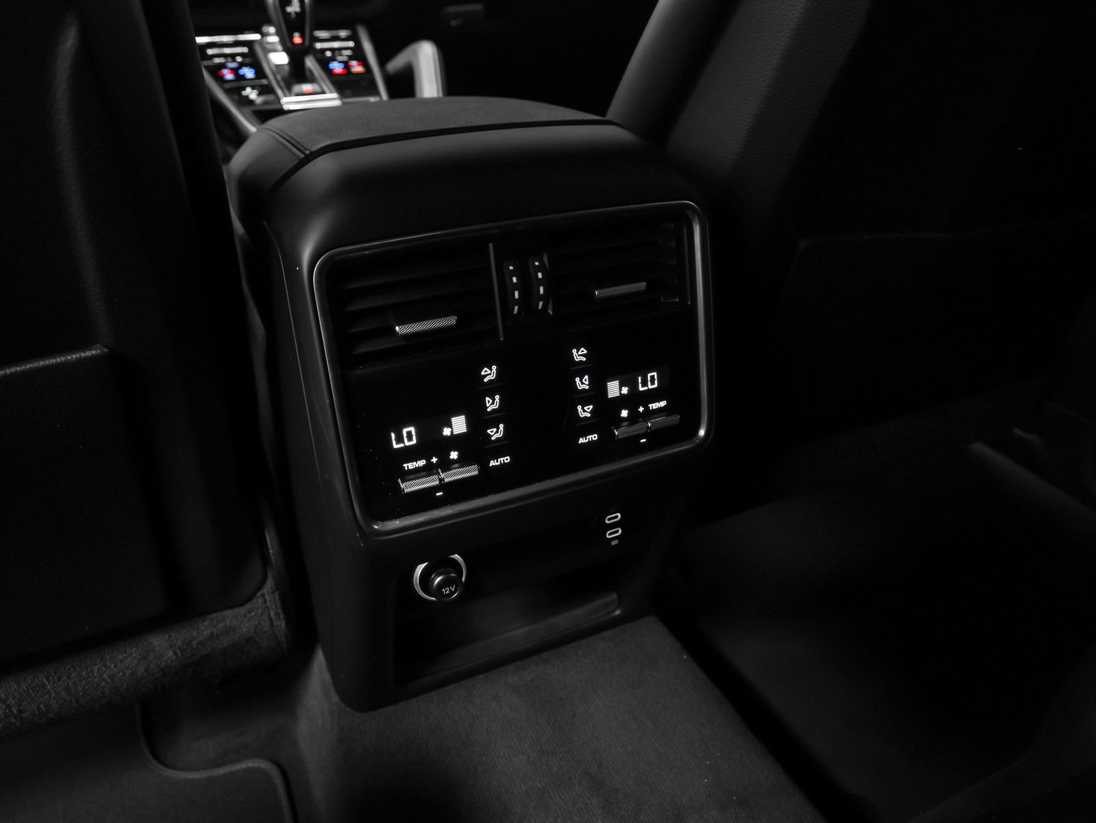 Certified 2022 Porsche Cayenne Platinum Edition AWD/4WD image 43