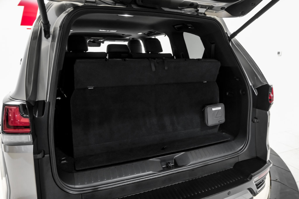 Used 2022 Lexus LX 600 4WD w/ Luxury Package image 57