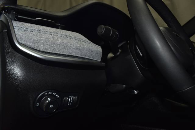 Used 2025 Jeep Compass Latitude AWD/4WD image 23