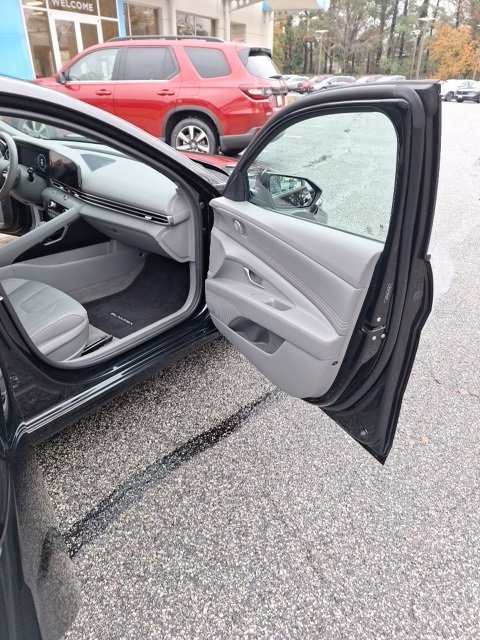Used 2023 Hyundai Elantra SEL w/ Convenience Package image 12