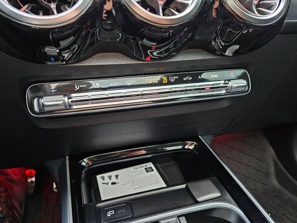 Used 2022 Mercedes-Benz GLB 35 AMG 4MATIC image 29