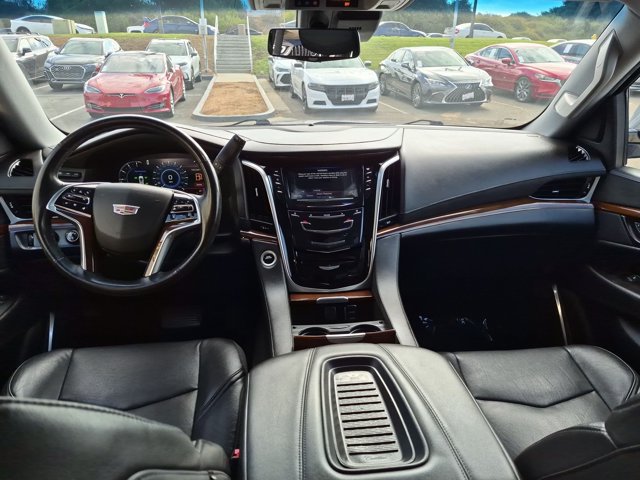 Used 2020 Cadillac Escalade Luxury w/ Escalade Sport Edition AWD/4WD image 18