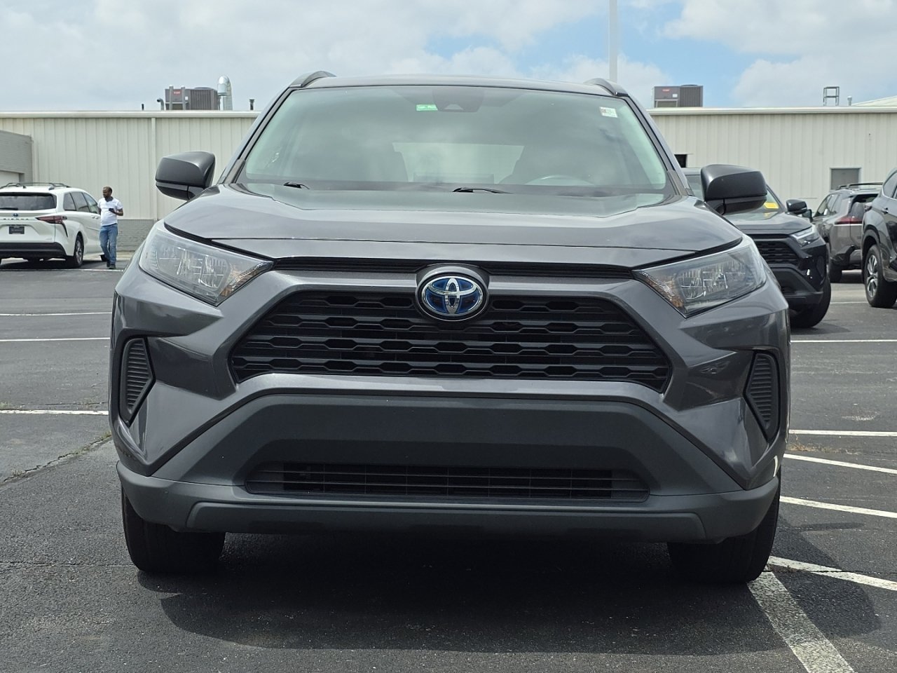 Used 2022 Toyota RAV4 LE AWD/4WD image 2