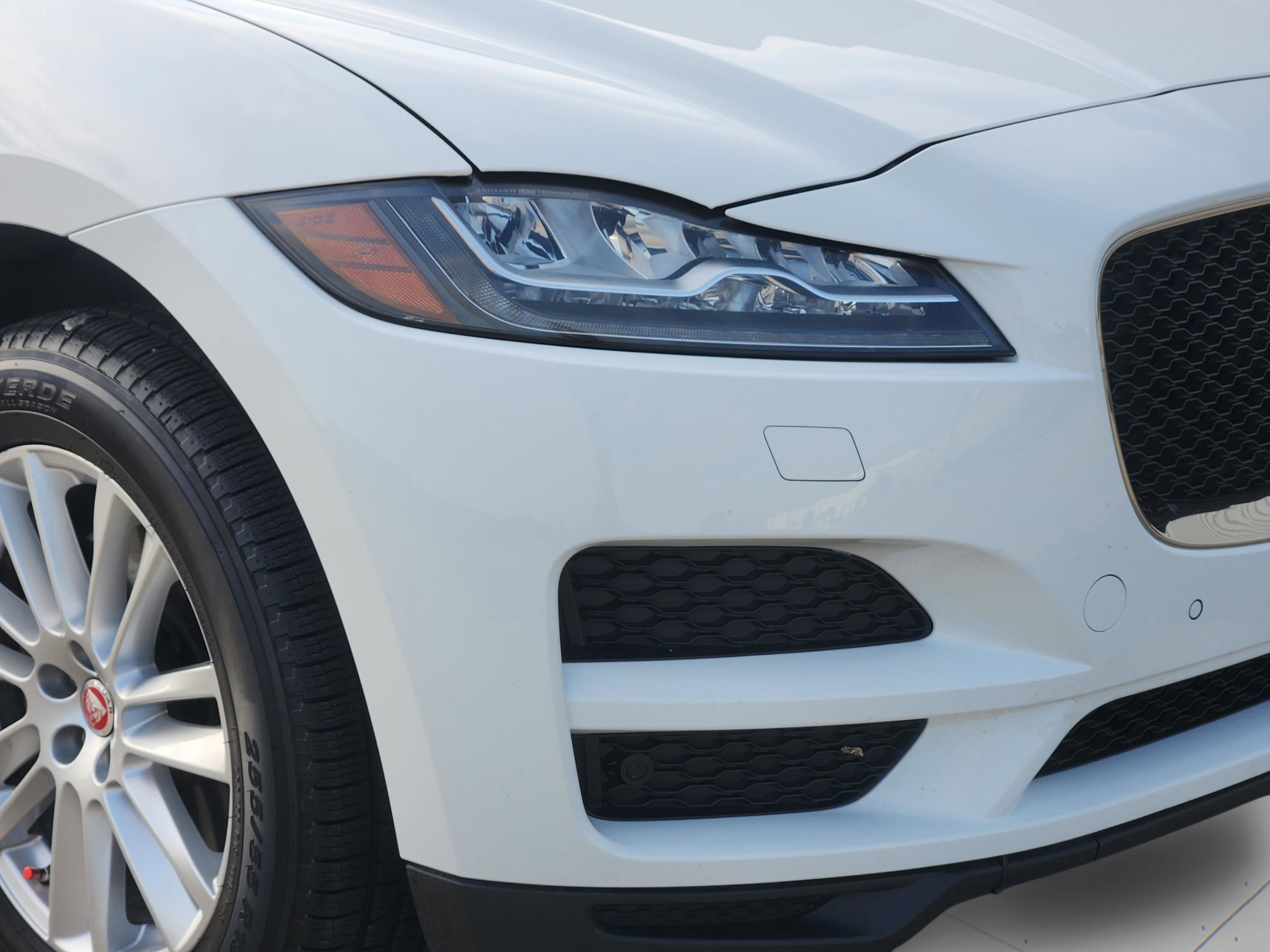 Used 2017 Jaguar F-PACE Prestige image 29