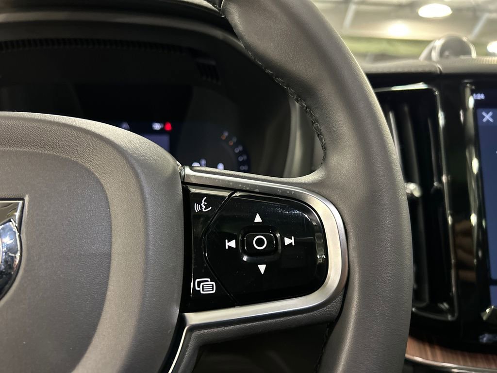 Used 2023 Volvo XC60 B5 Ultimate w/ Climate Package AWD/4WD image 14