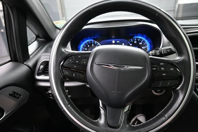 Used 2019 Chrysler Pacifica Limited w/ S Appearance Package FWD image 1