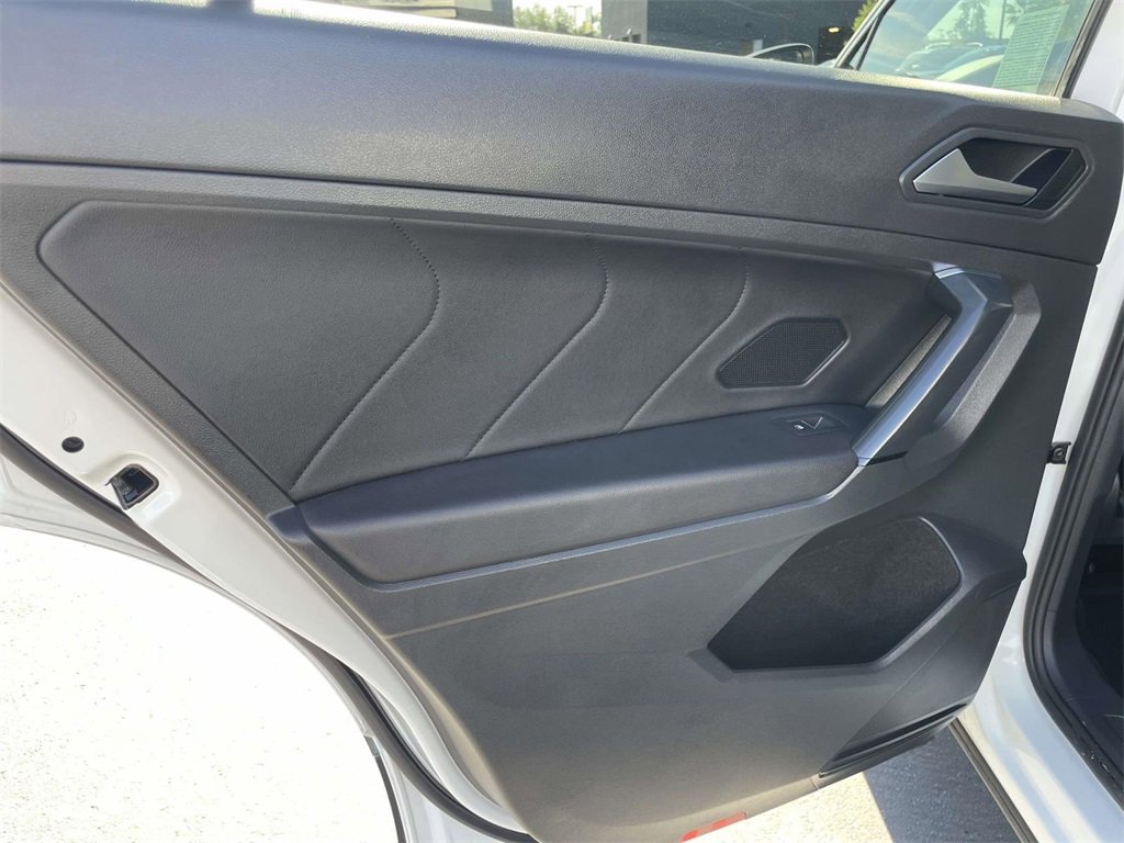Used 2019 Volkswagen Tiguan SEL Premium image 20