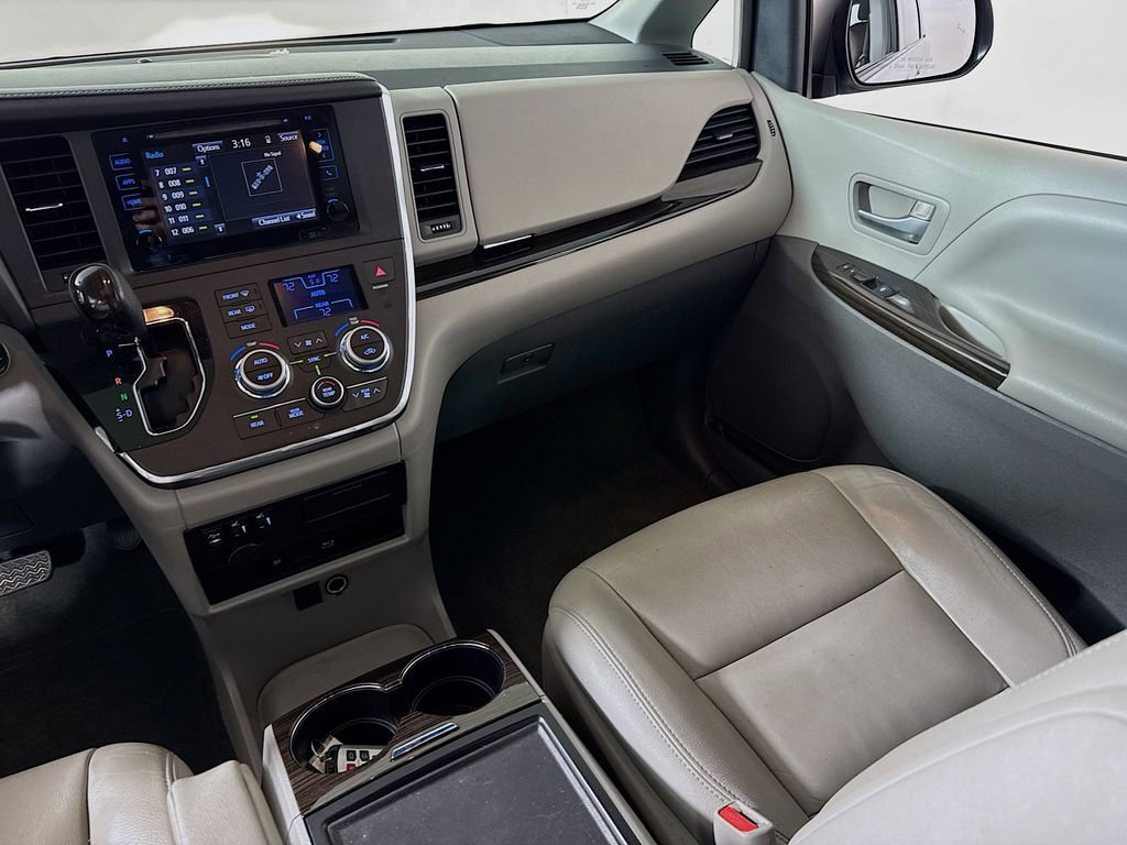 Used 2015 Toyota Sienna XLE Premium image 24