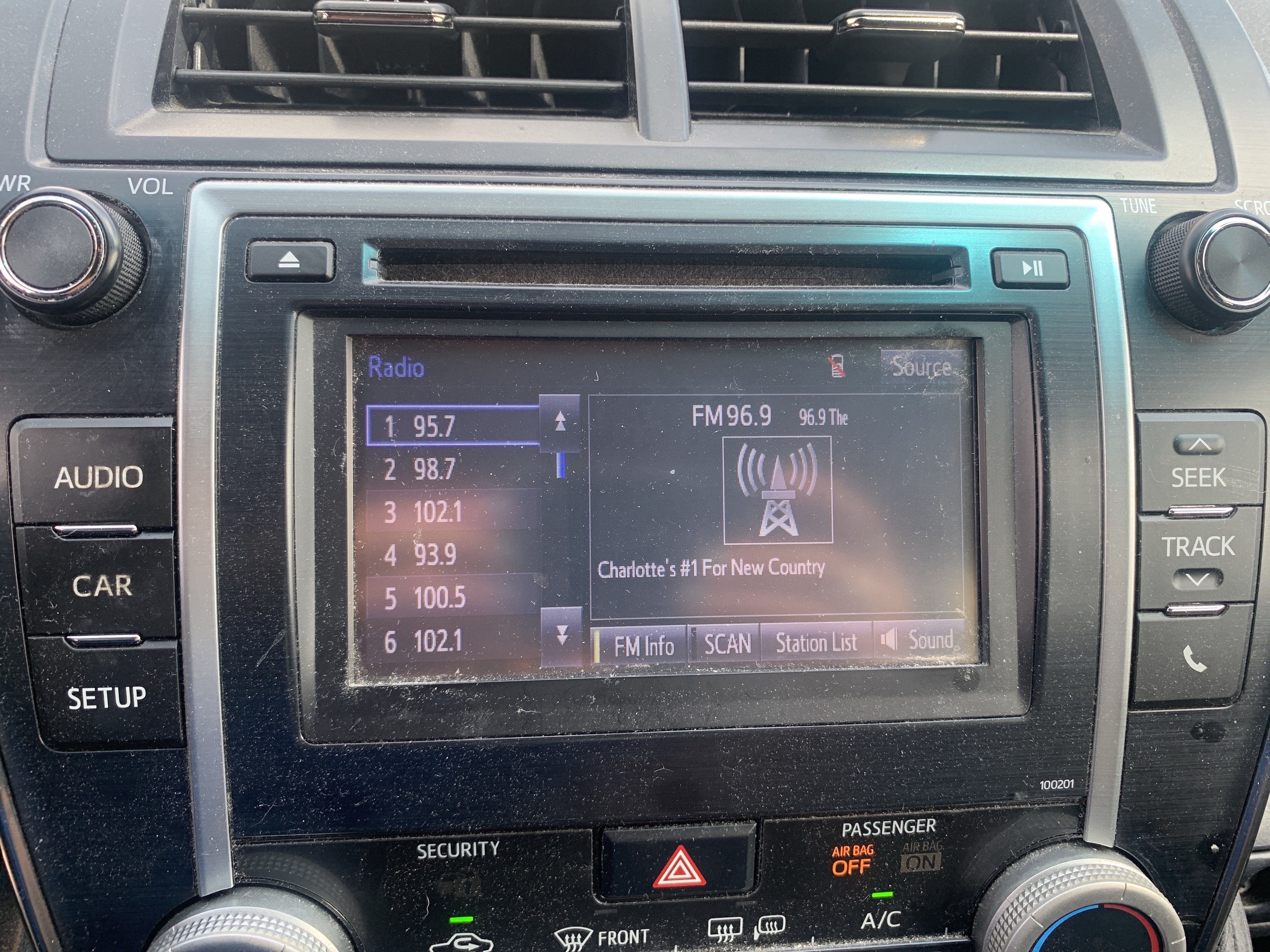 Used 2014 Toyota Camry SE w/ Moonroof Package FWD image 19