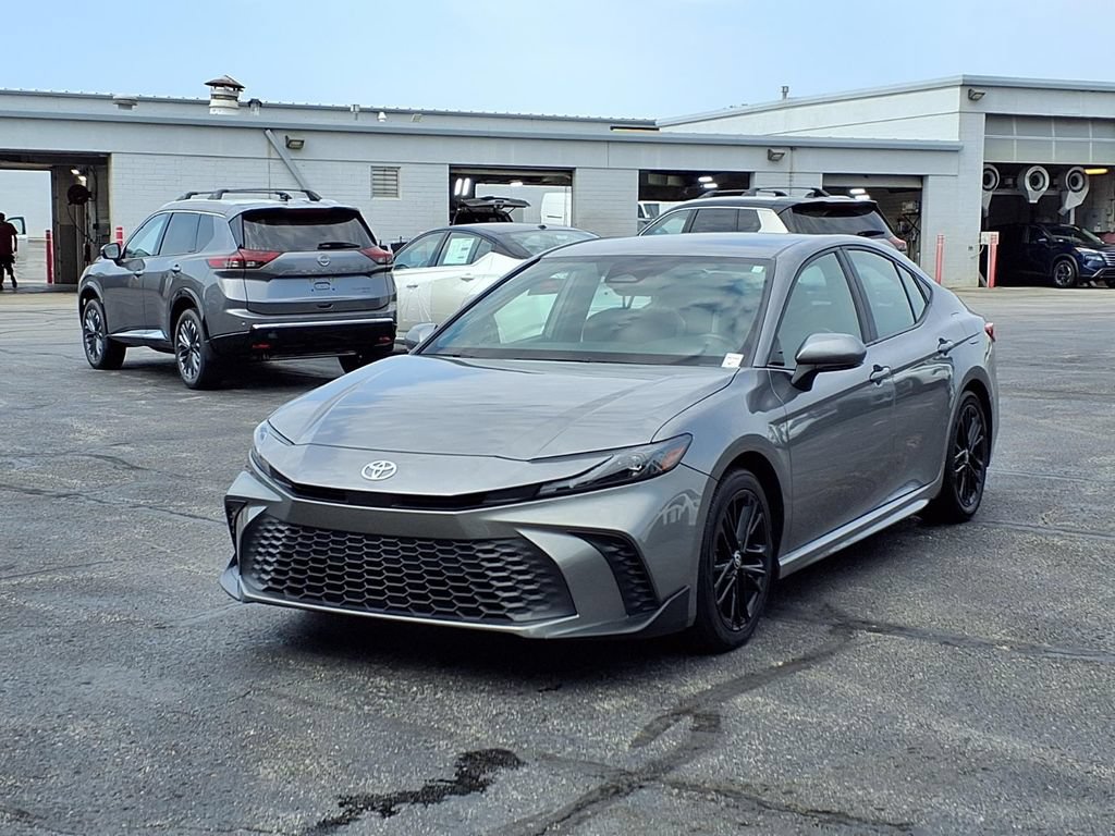 Used 2025 Toyota Camry SE FWD image 2