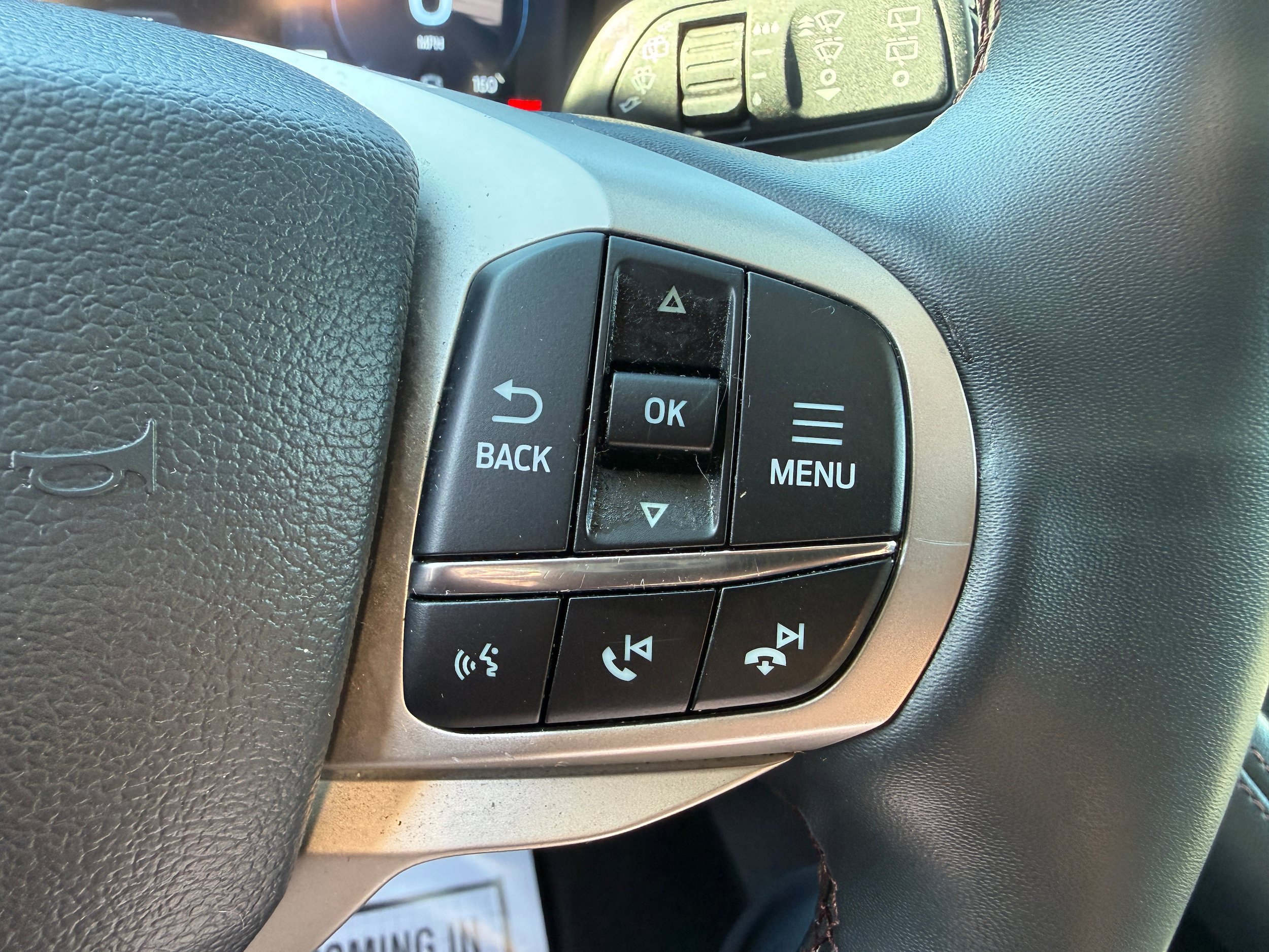 Used 2025 Ford Explorer Active AWD/4WD image 18