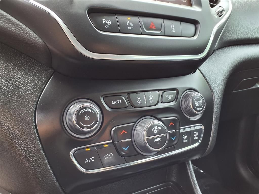 Certified 2023 Jeep Cherokee Altitude Lux image 8