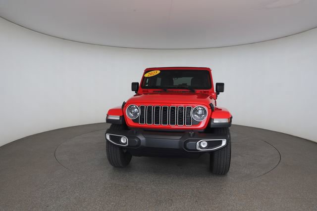 Used 2025 Jeep Wrangler Unlimited Sahara w/ Safety Group AWD/4WD image 3