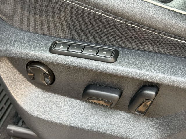 Certified 2024 Volkswagen Tiguan SEL R-Line AWD/4WD image 19