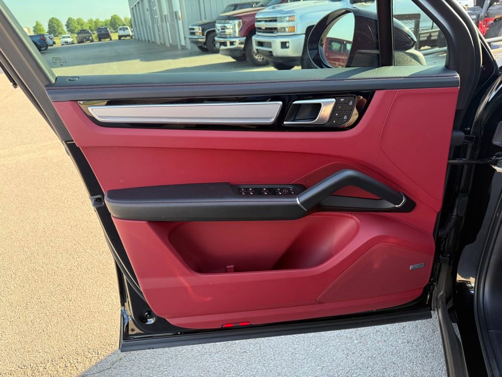 Used 2022 Porsche Cayenne S image 7