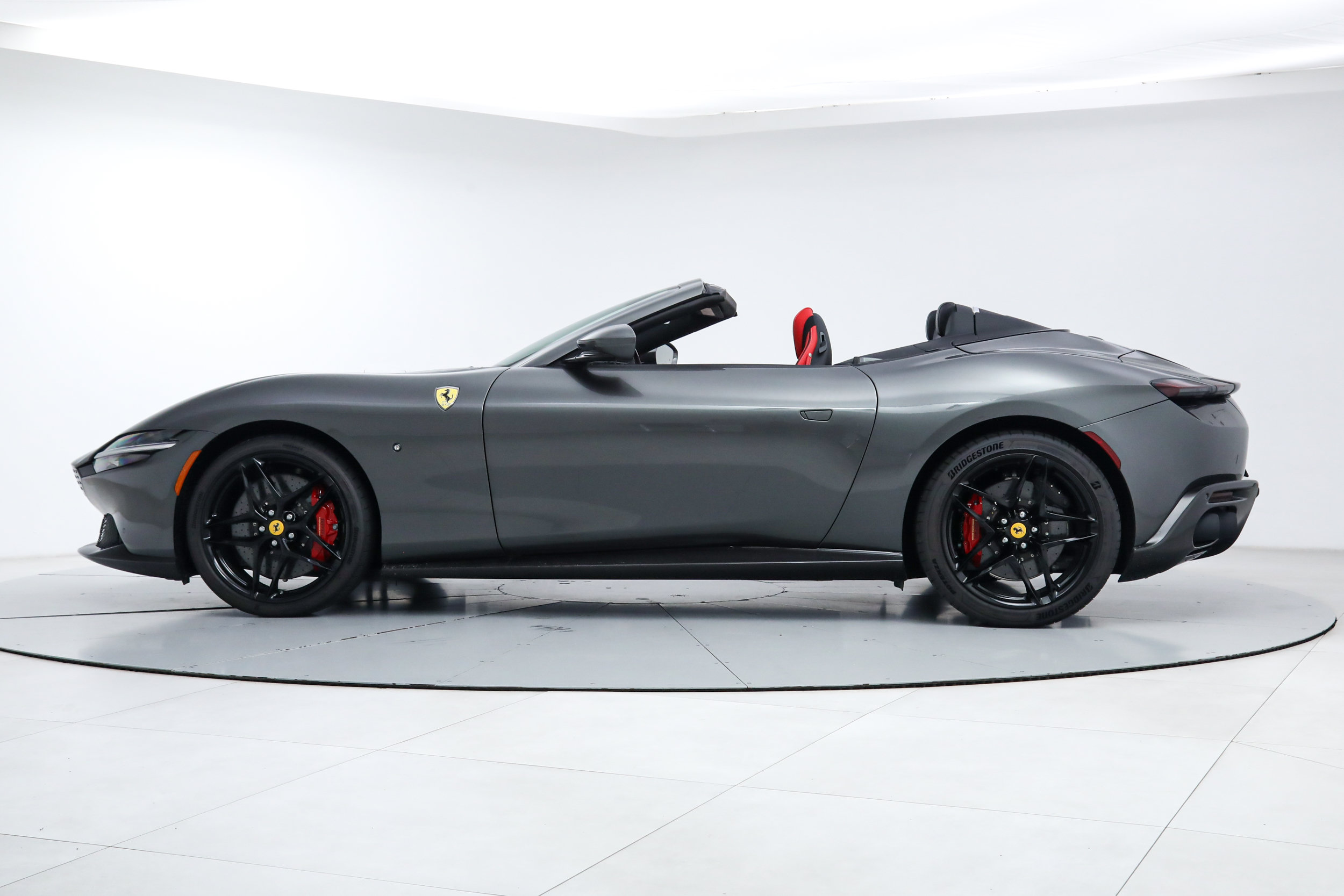Certified 2025 Ferrari Roma Spider RWD image 4