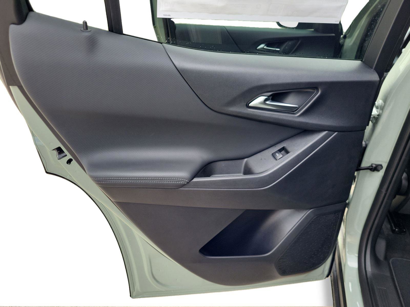 Used 2025 Chevrolet Equinox LT w/ Safety and Technology Package image 16